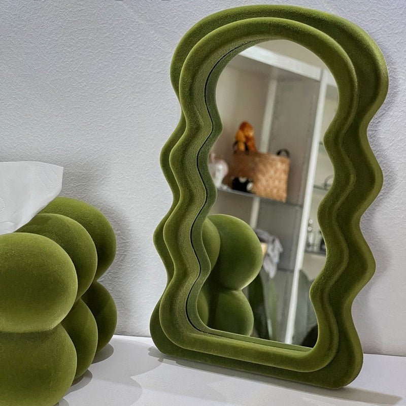 Velvet Wiggle Mirror 15x25 cm