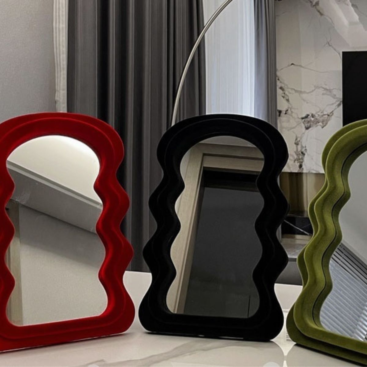 Velvet Wiggle Mirror 15x25 cm