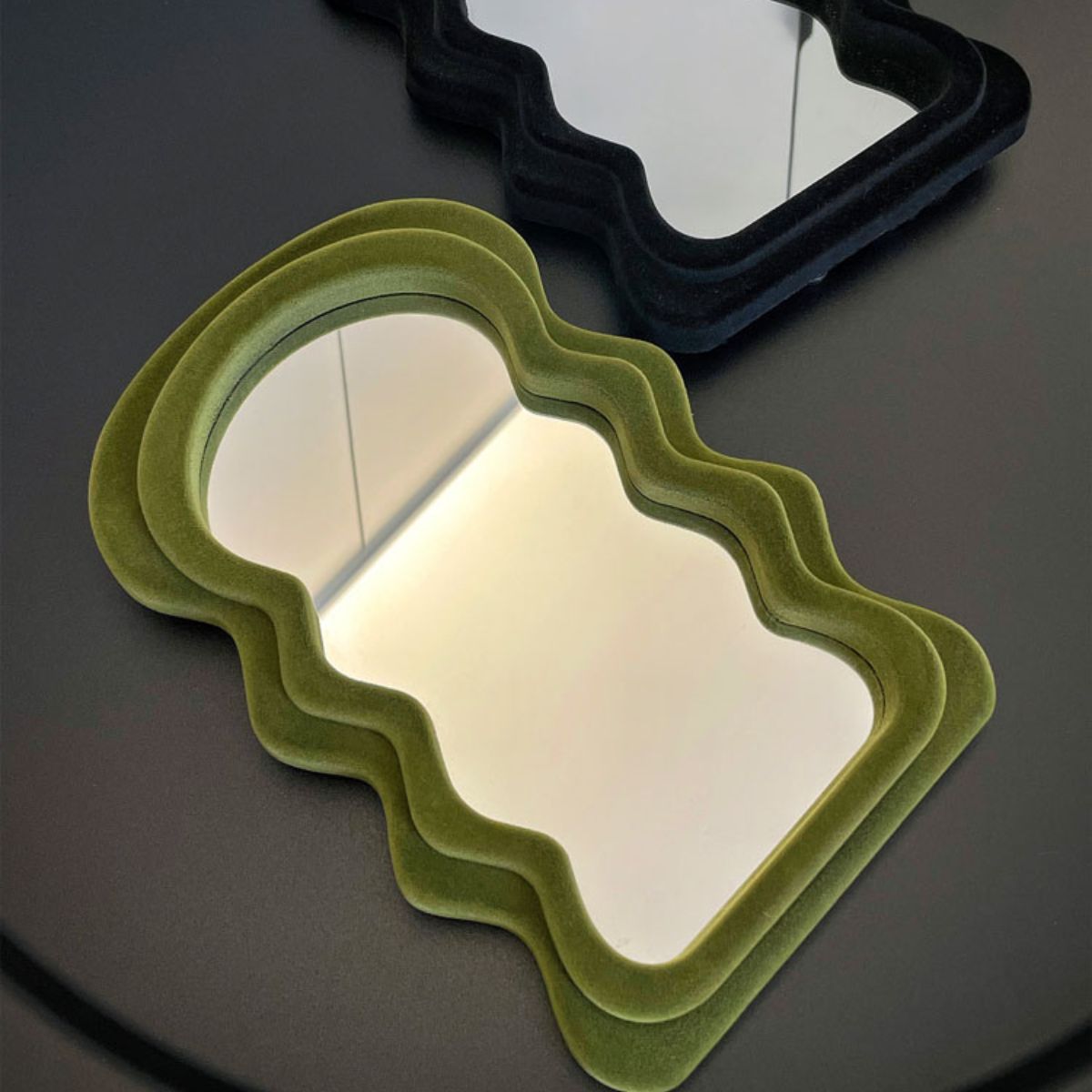 Velvet Wiggle Mirror 15x25 cm